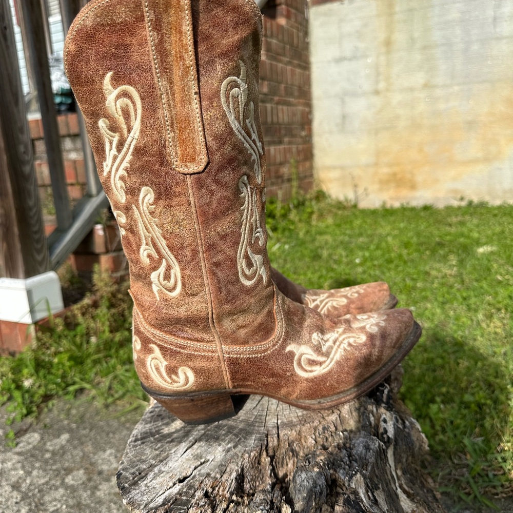 Corral “Cortez Cleff Embroidery” Distressed Western Cowgirl Boot, Size 8